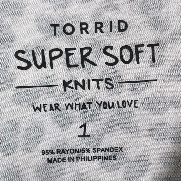 Torrid | Leopard Print Super Soft V-Neck T-Shirt Size 1X - Picture 11 of 13